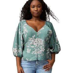 TORRID Button Front V-Neck Crop Blouse NWT Size 3X‎